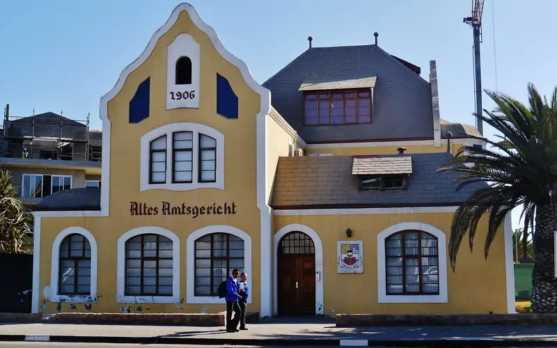Das Alte Amtsgericht, ein Gebäude aus der Kolonialzeit im Zentrum von Swakopmund