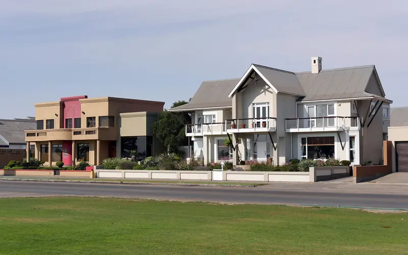 Bunte Häuser an der Strandpromenade von Swakopmund